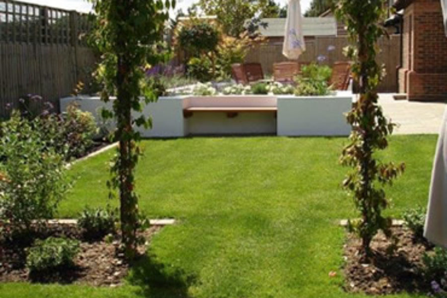 How to Cope with Wide Shallow Gardens - ALDA Landscapes