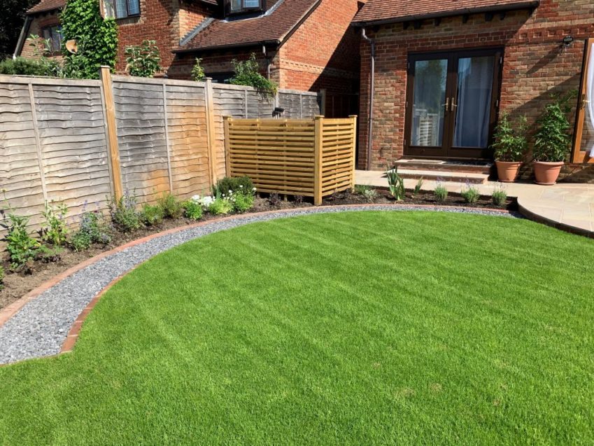 Curved lines transform a garden in Thatcham - ALDA Landscapes